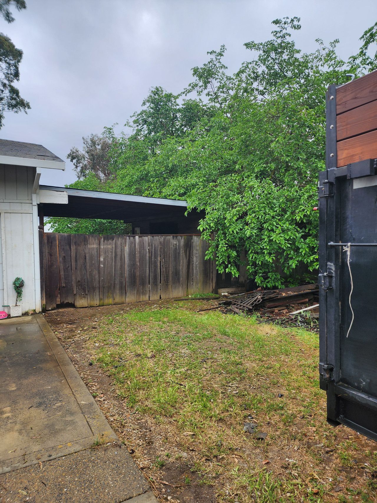 post clean up of side of home all cleared up and no debris left on grass on a rainy cloudy day