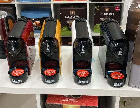 Quattro macchine da caffè a capsule