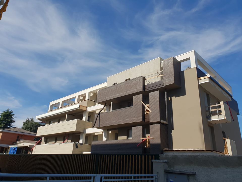 tinteggiatura facciata palazzina