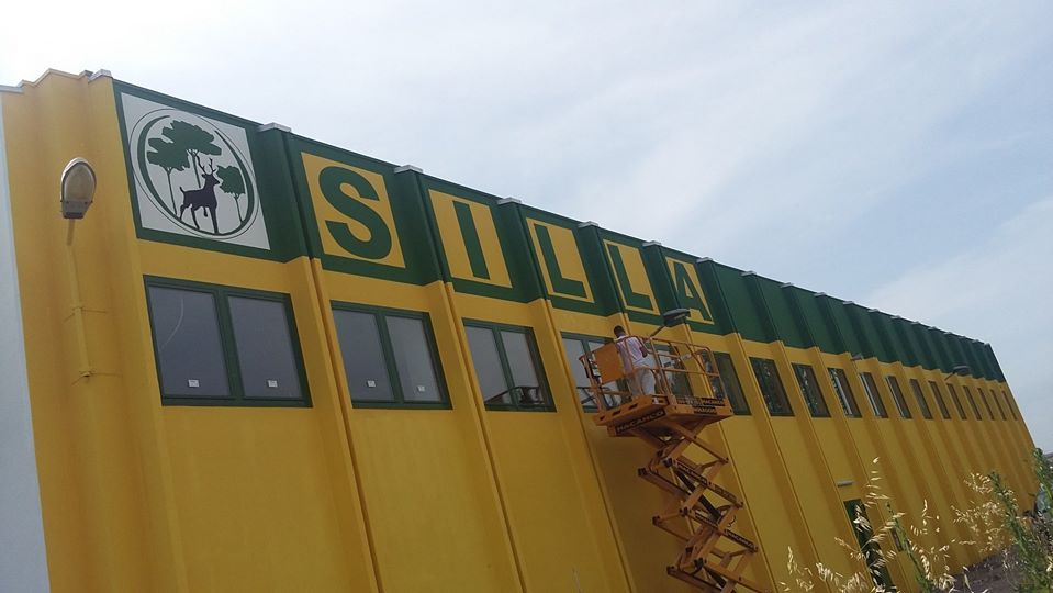 ristrutturazione parete di edificio commerciale