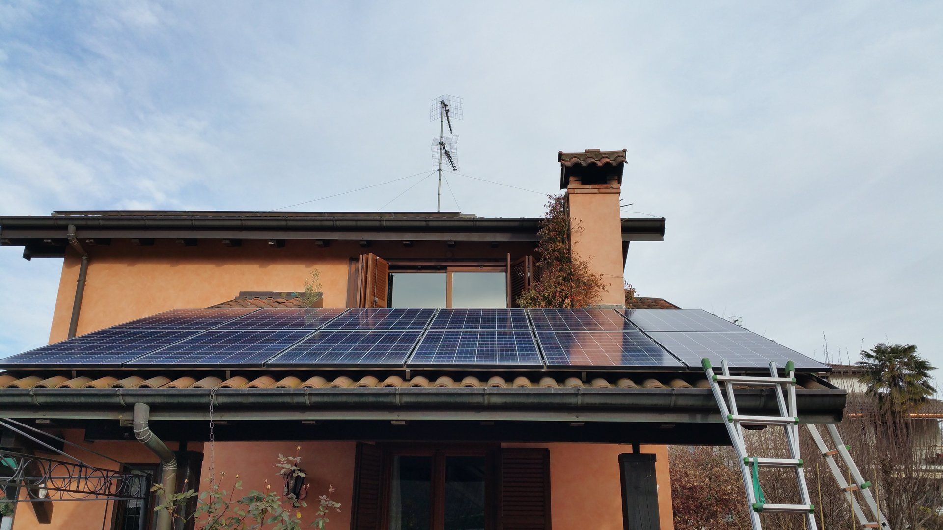 tetto con pannelli solari