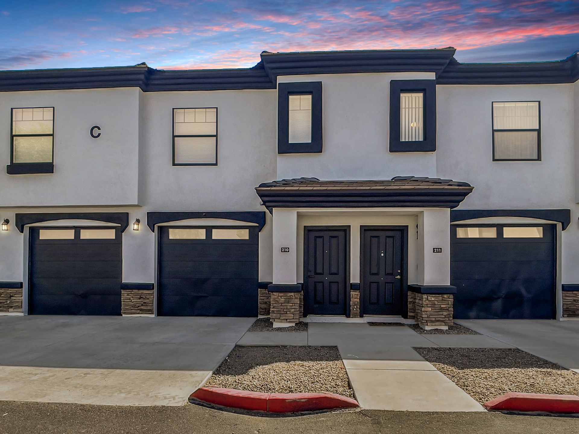 Fringe 61st - Exterior C