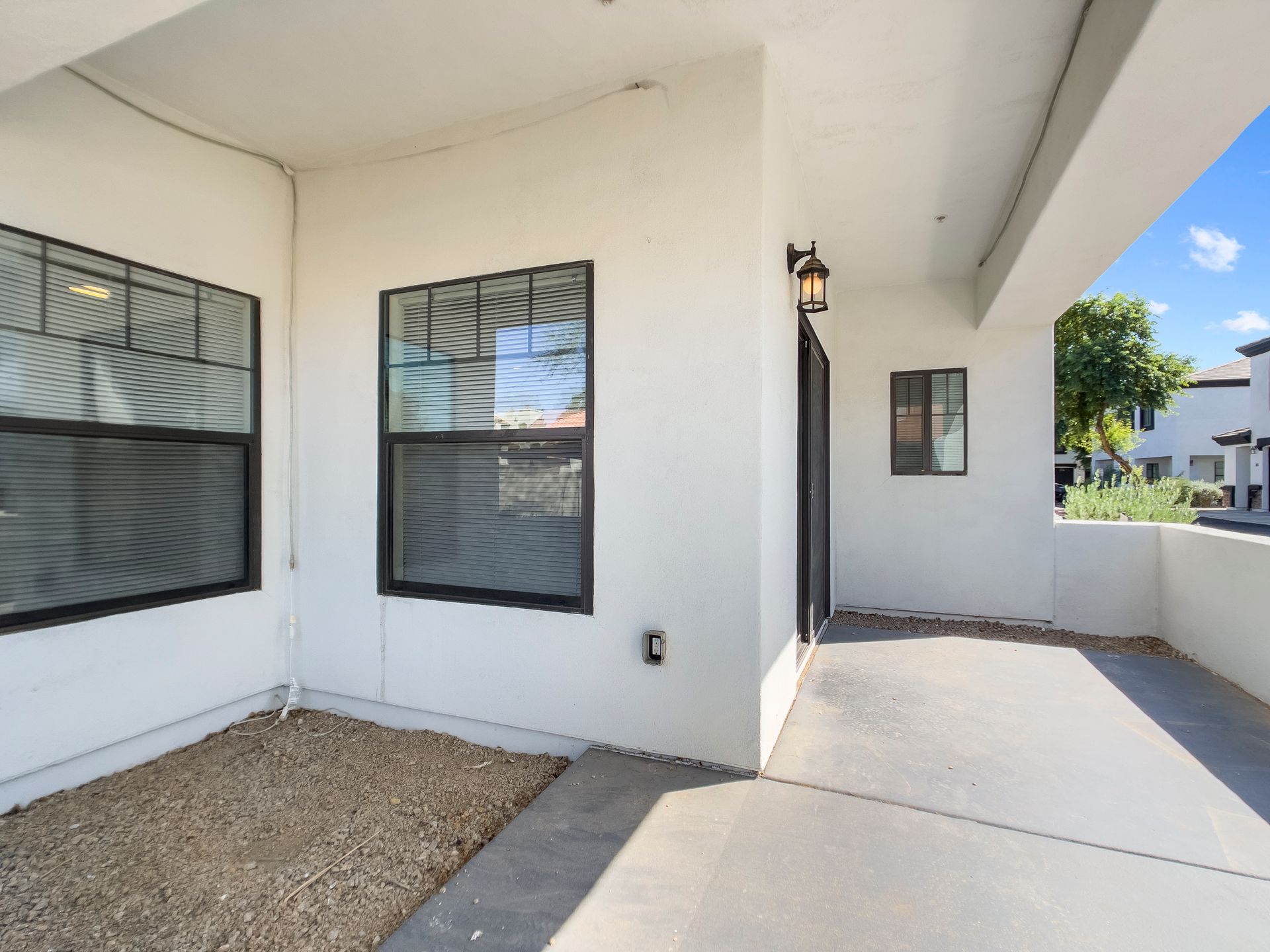 Fringe 61st - Side  Exterior 02