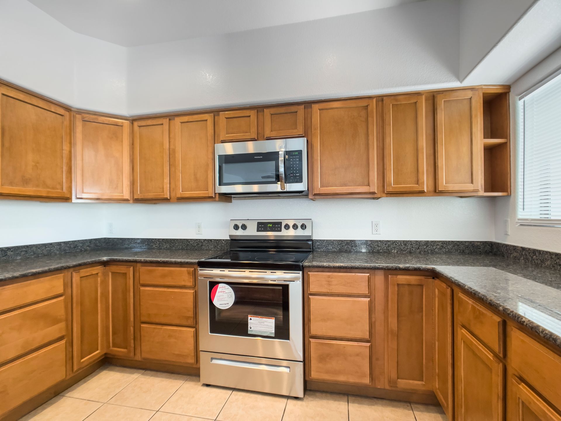 Fringe 61st - Kitchen 03