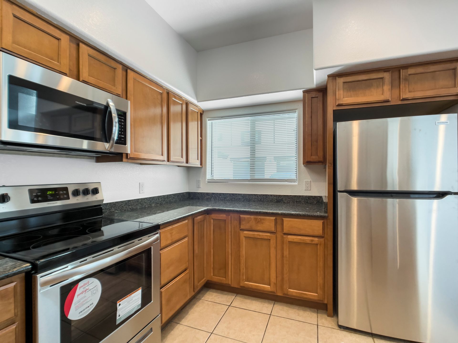 Fringe 61st - Kitchen 01