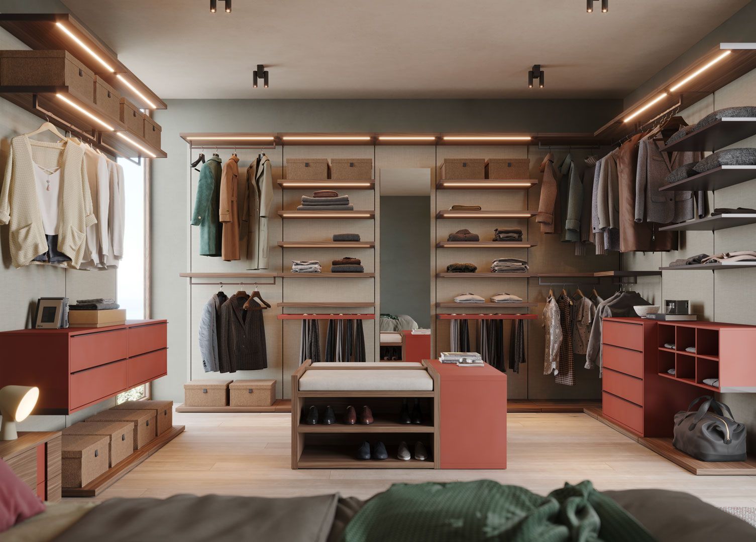 Cabina armadio con cassetti e ripiani color corallo, abiti beige e verdi e una scarpiera.