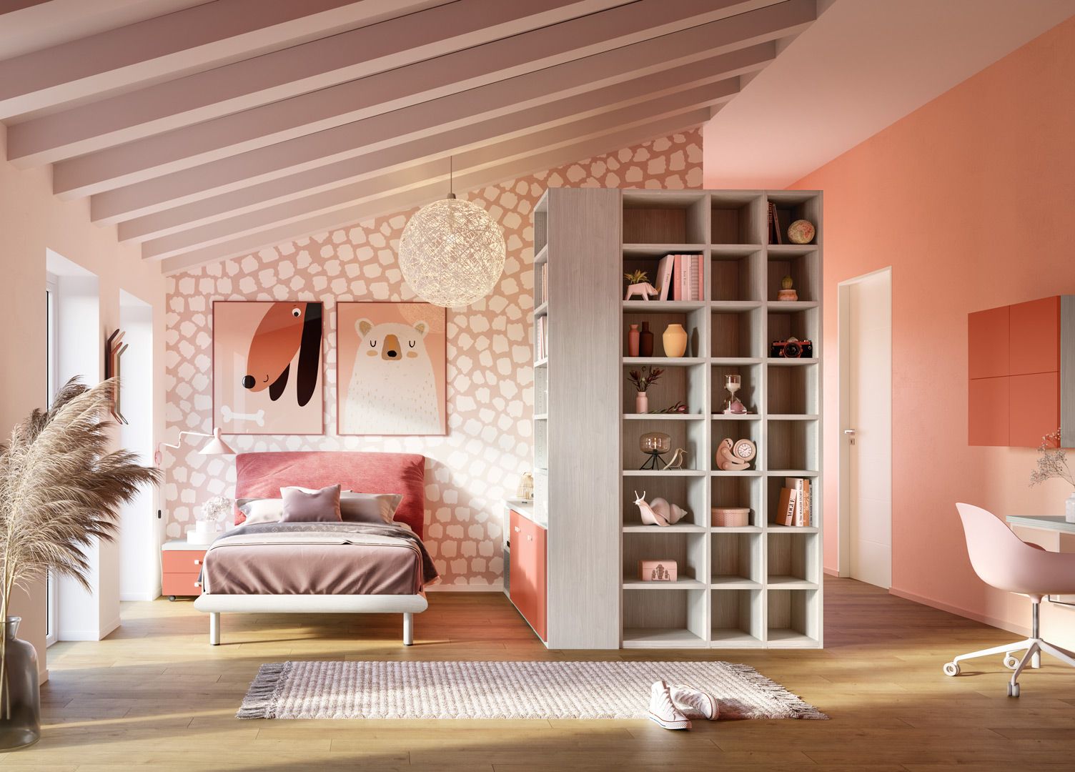 Camera da letto con soffitto spiovente, letto con quadri, libreria, scrivania e pareti color salmone.