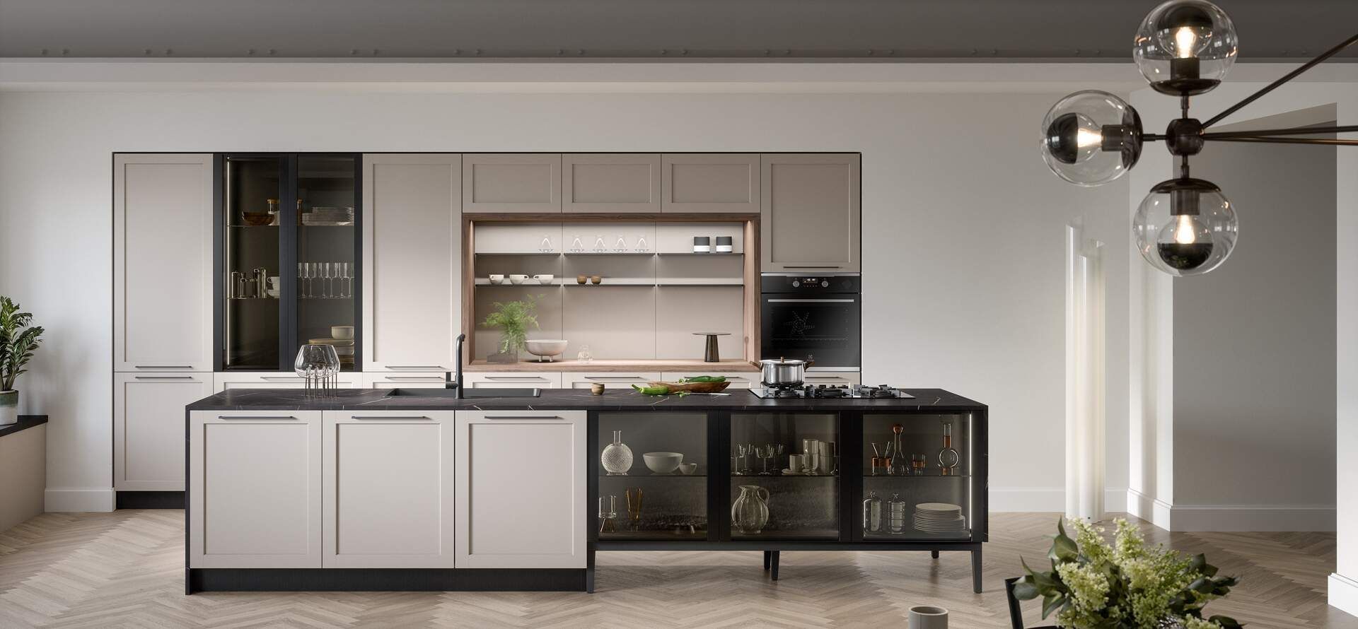 Cucina moderna con mobili dai colori chiari, isola con vetrine, elettrodomestici da incasso e lampada decorativa.