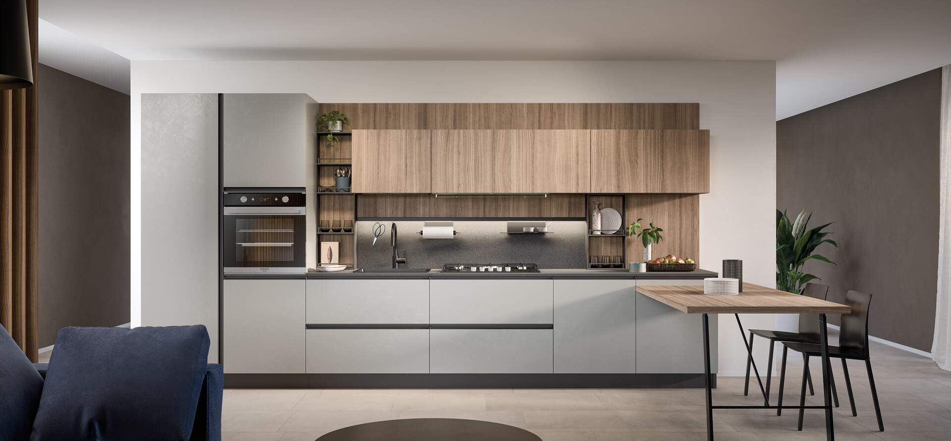 Cucina moderna con mobili in legno, pensili inferiori grigio chiaro e tavolo da pranzo con sedie nere.