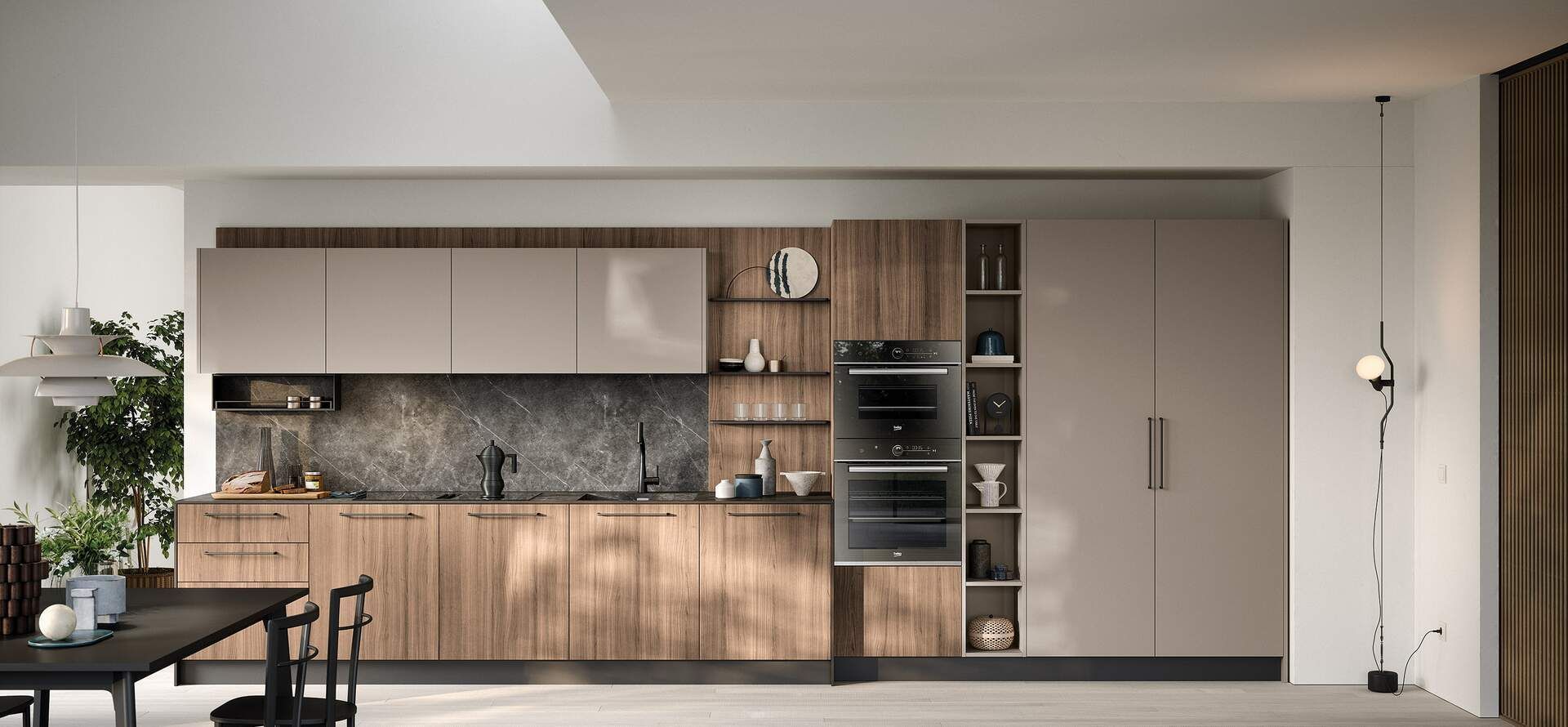 Cucina moderna con mobili in legno, paraschizzi grigio ed elettrodomestici integrati.