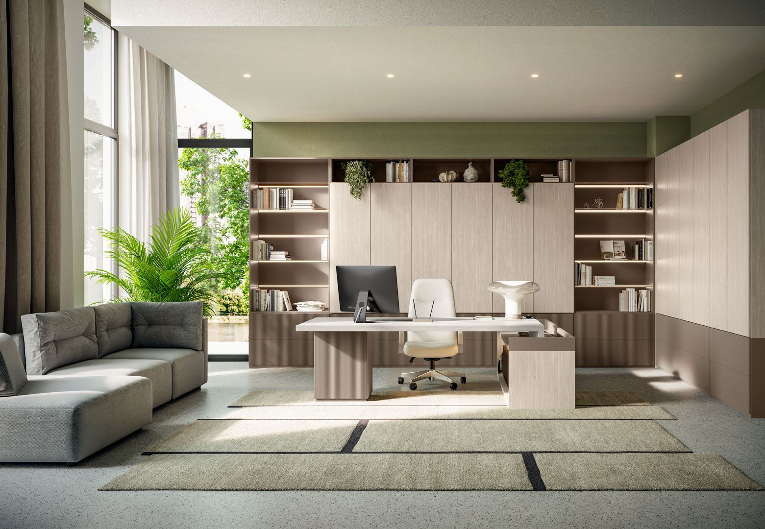 Ufficio moderno: scrivania in legno chiaro, scaffali, ampia finestra, divano, piante, toni neutri.