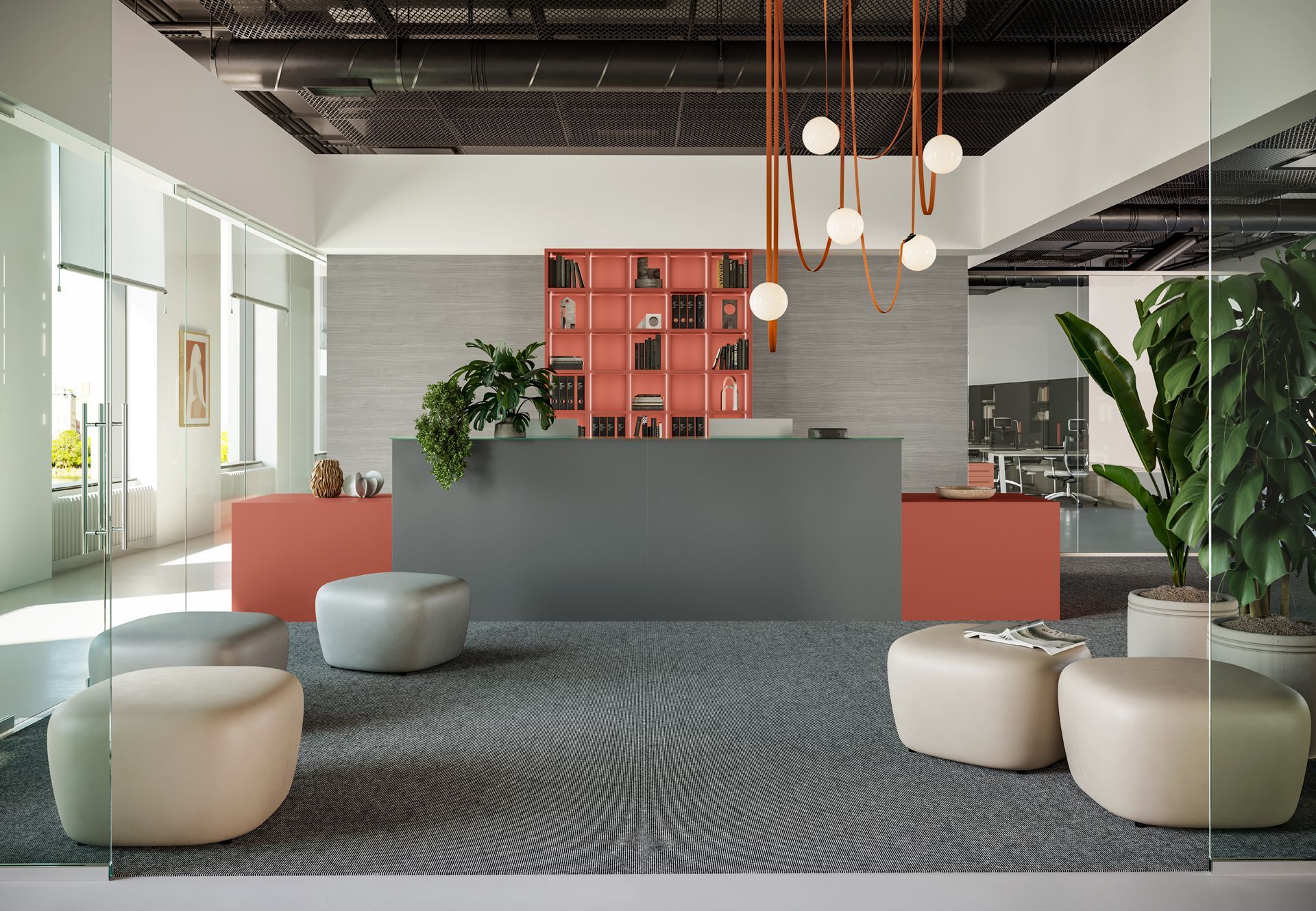 Moderna area reception per ufficio con accenti grigi e corallo; piante in vaso, pouf e illuminazione decorativa.