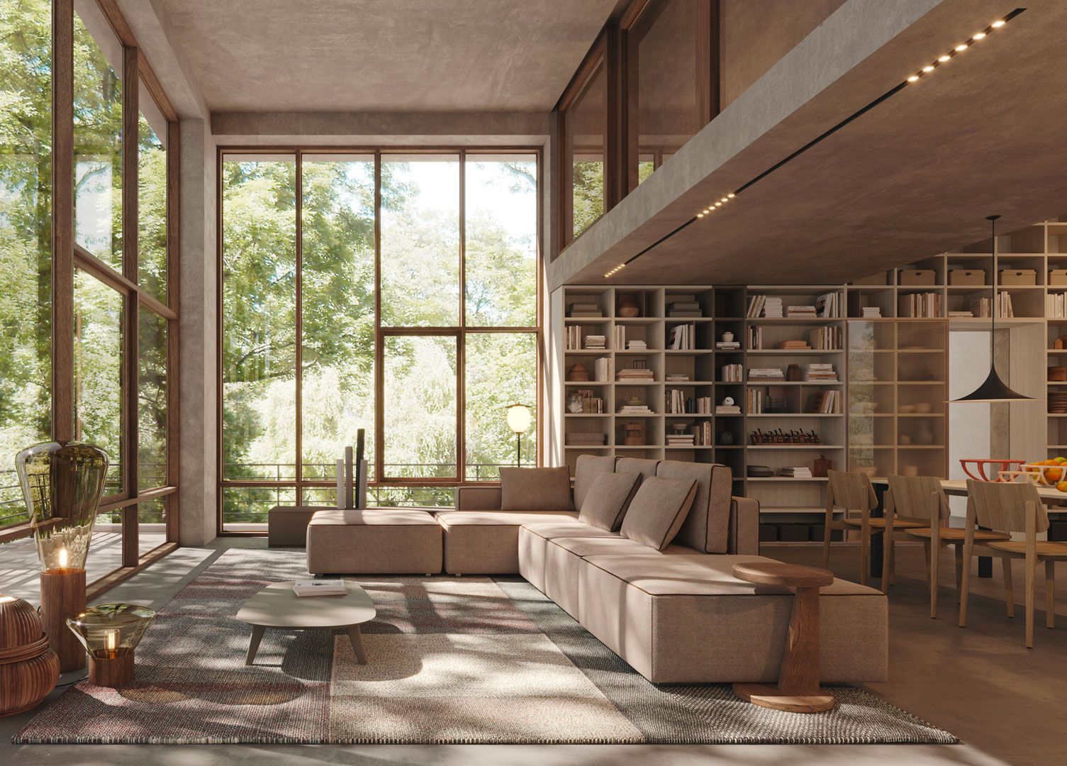 Soggiorno con ampie finestre, divano componibile color cuoio e librerie. La luce del sole entra a fiotti.