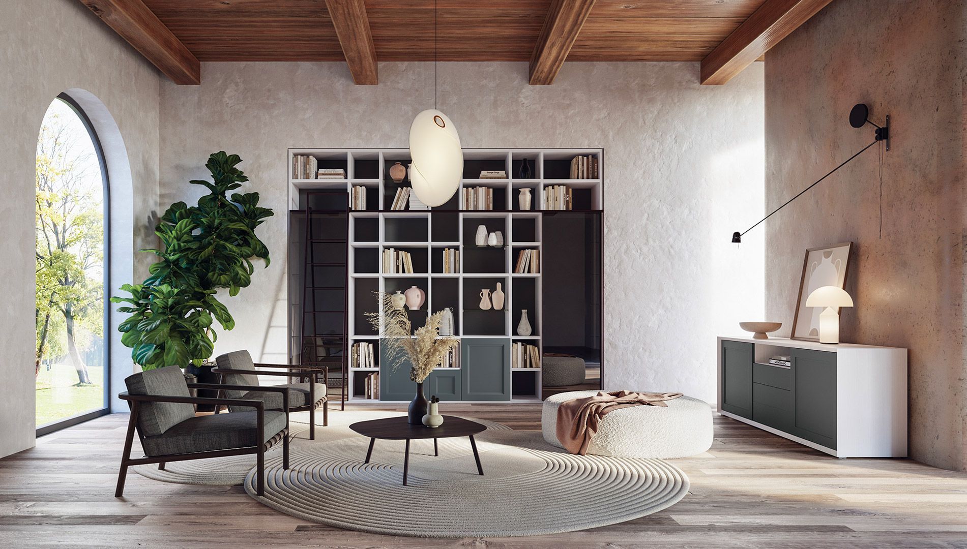 Soggiorno con libreria, sedie nere, tavolino, tappeto e una grande pianta.