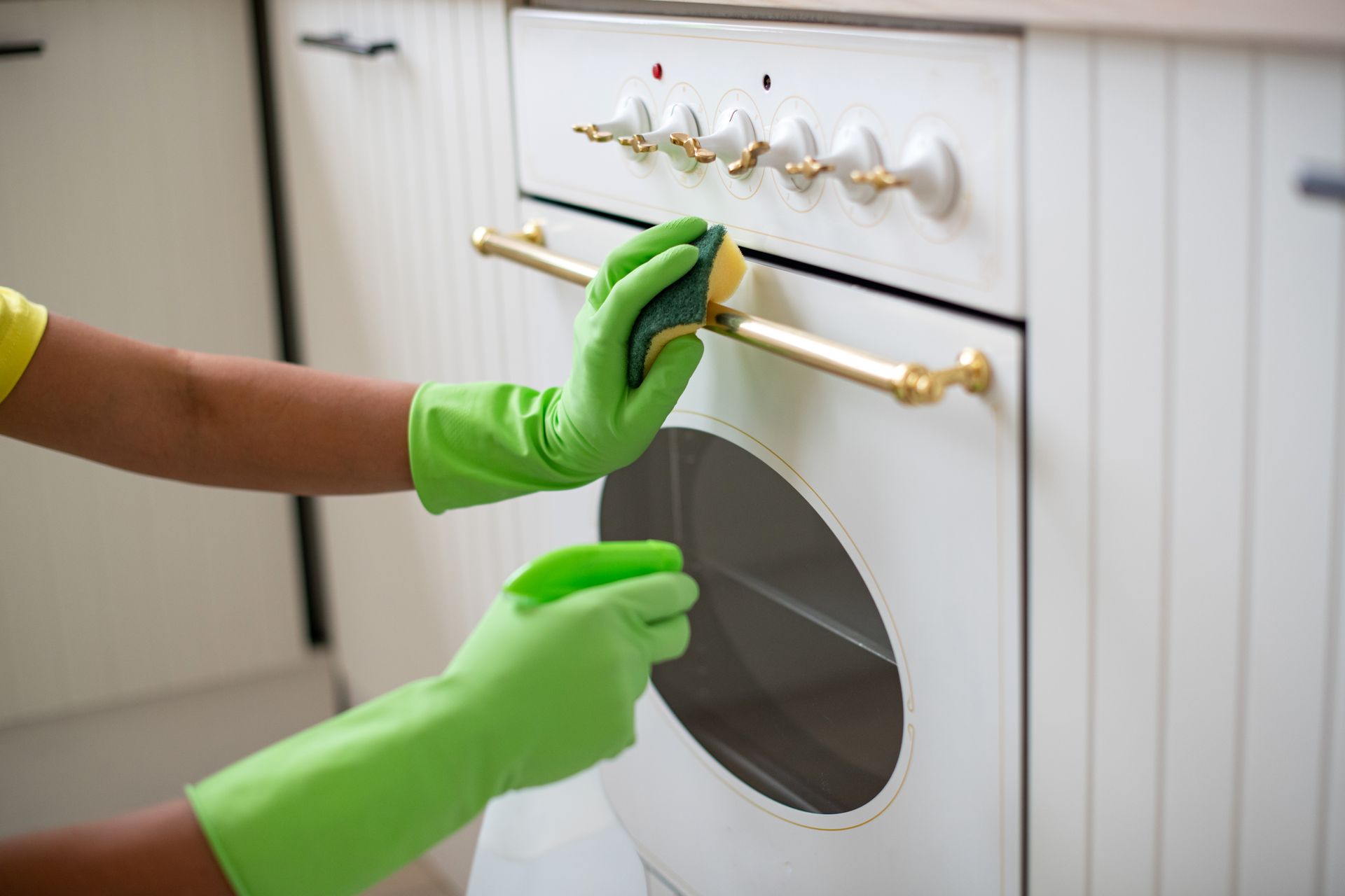 hands in green gloves cleaning exterior