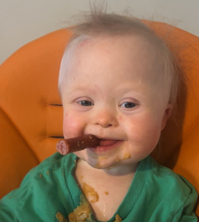 Woman gestures while discussing healthy food, including peppers and salad.