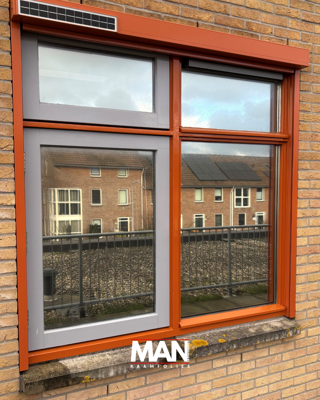 LLumar licht- en warmtewerende raamfolie bij Basisschool de Phoenix te Broek op Langedijk