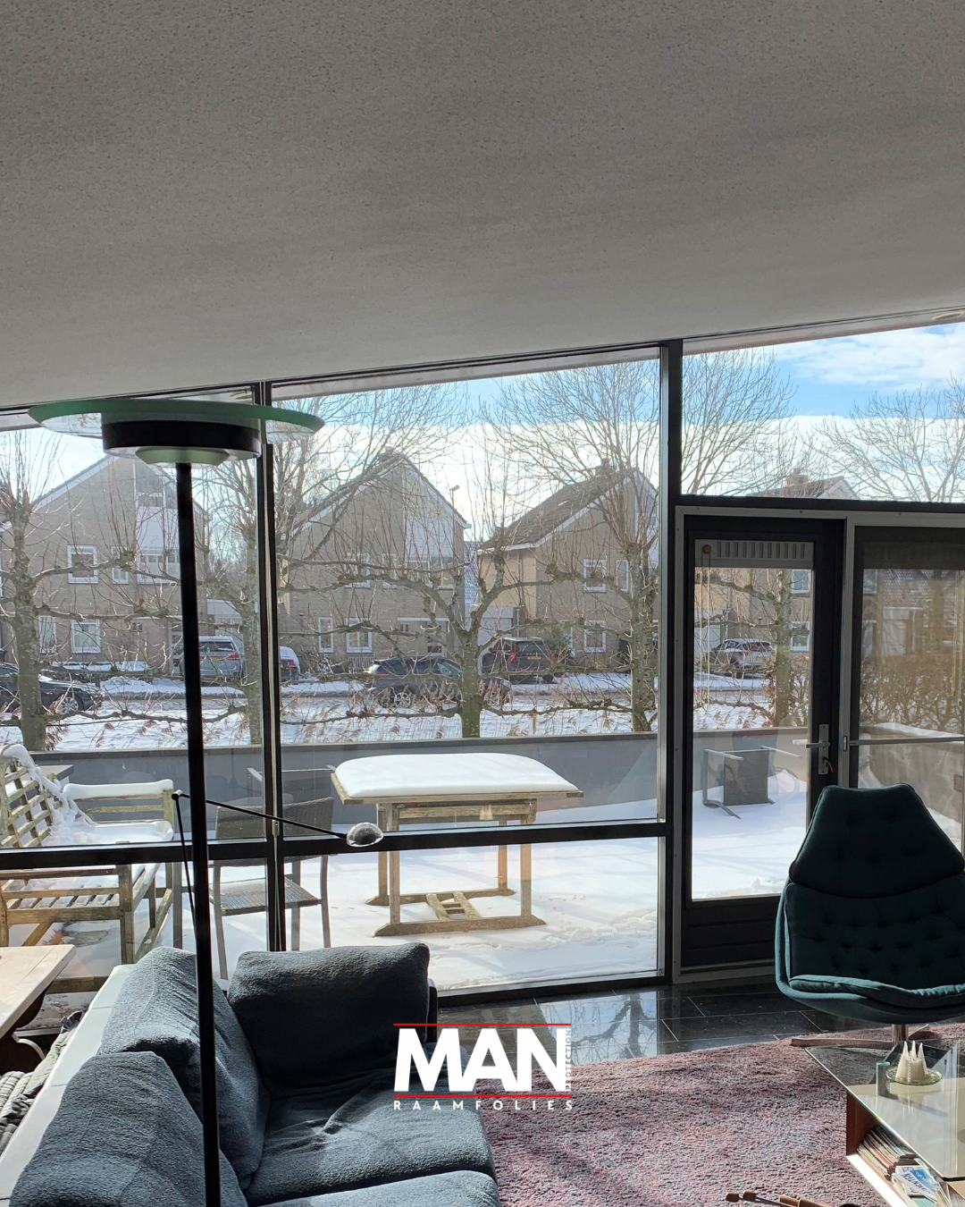 Isolerende raamfolie bij particuliere woning te Alphen aan den Rijn