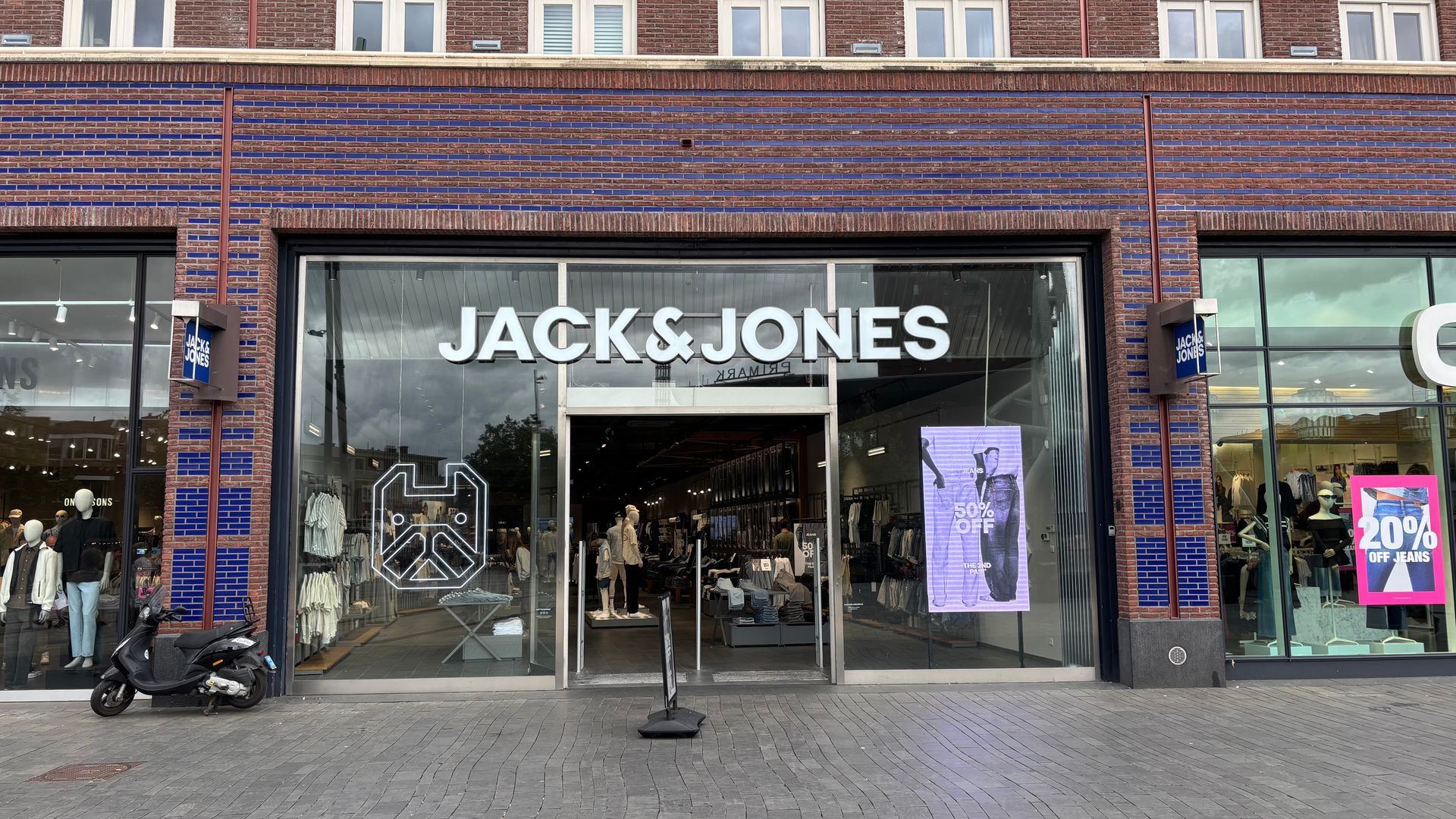 UV-werende raamfolie bij Jack & Jones te Enschede