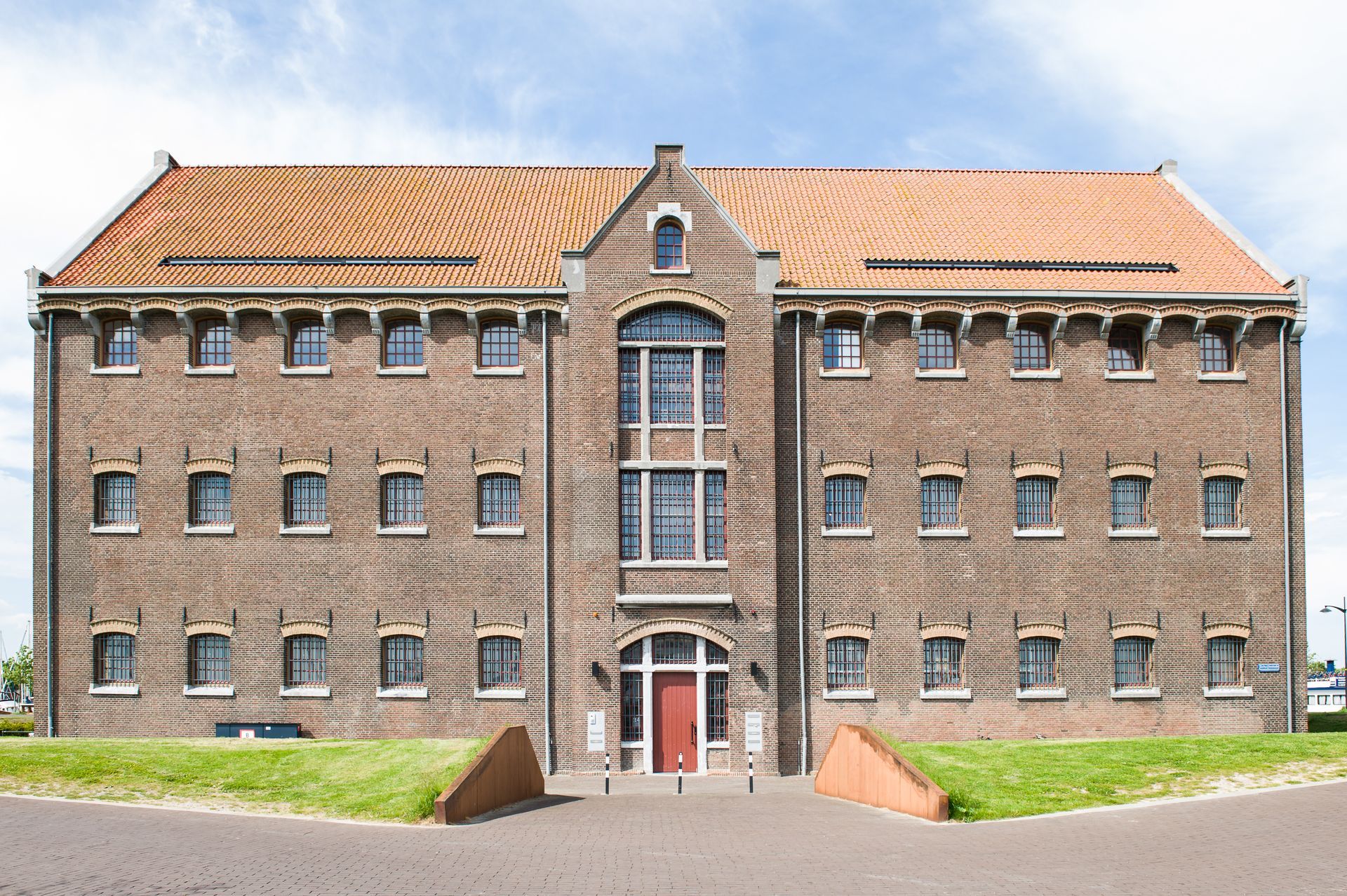 UV-werende folie bij het pand van het Museum 20e Eeuw te Hoorn.