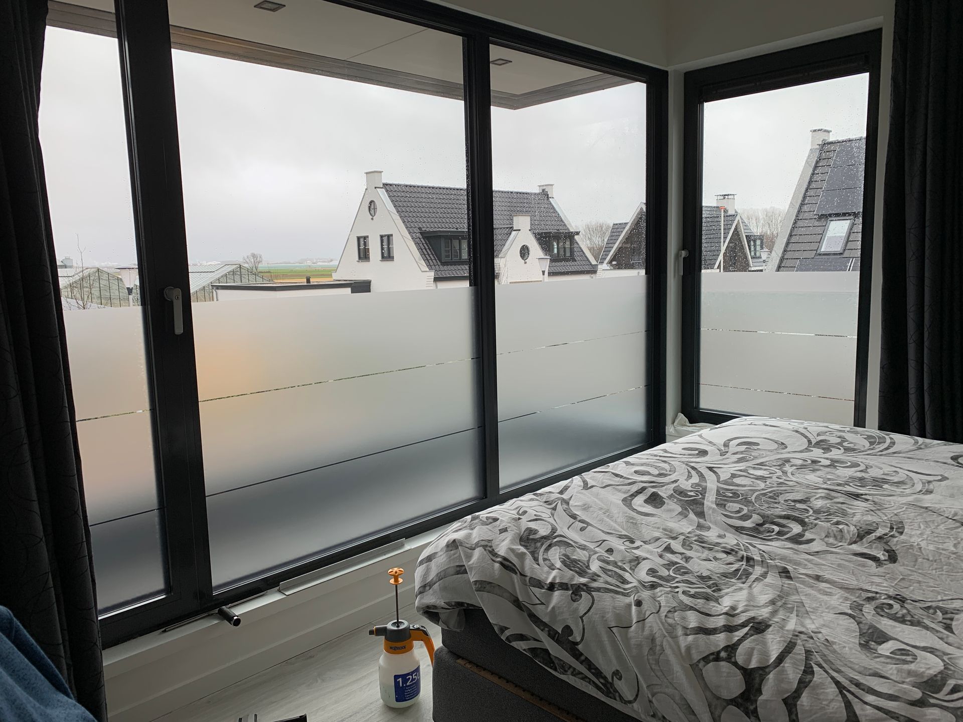 Privacy folie bij een particuliere woning te Voorhout.