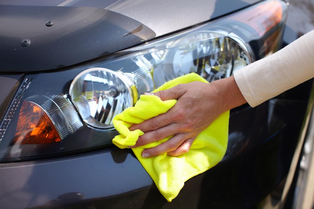 cleaning car headlights