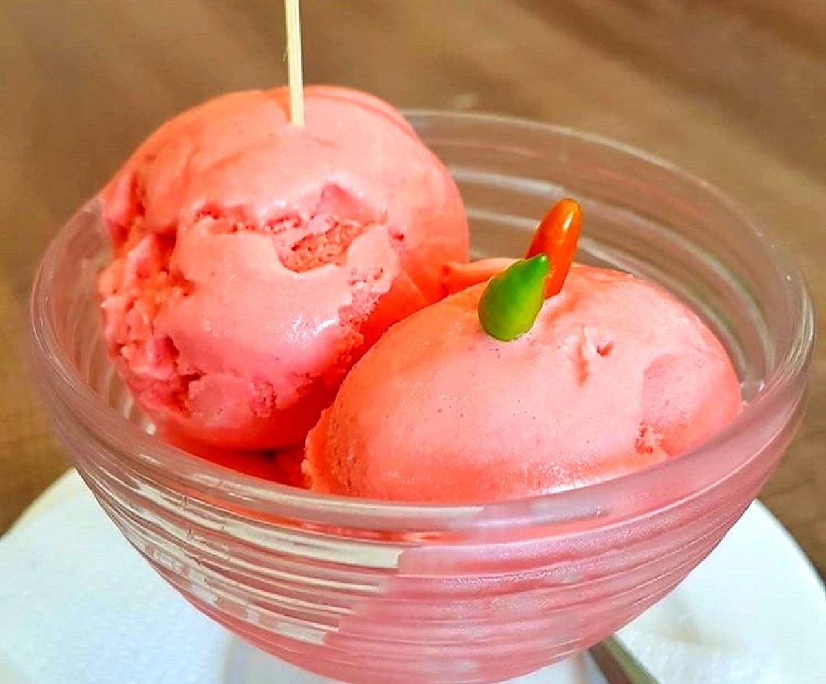 Ice Cream with Guava and Carrot Cake