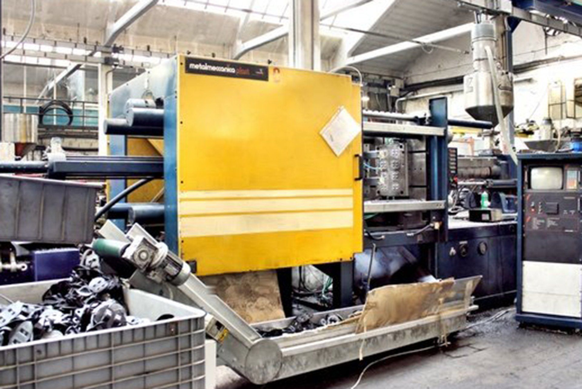 macchinario per lavorazione materie plastiche