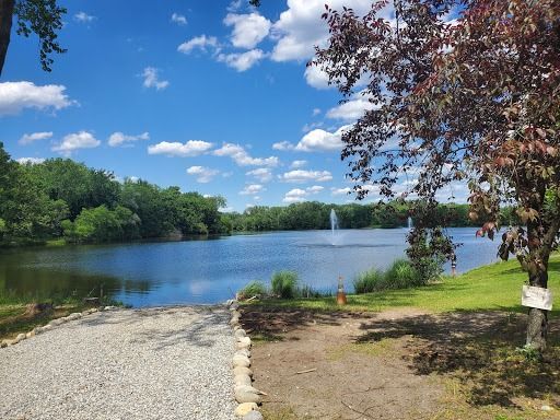 A lake with a fountain in the middle of it
