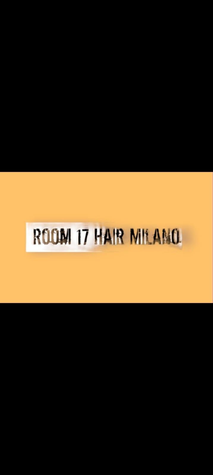 Un cartello che dice stanza 17 hair milano su uno sfondo giallo