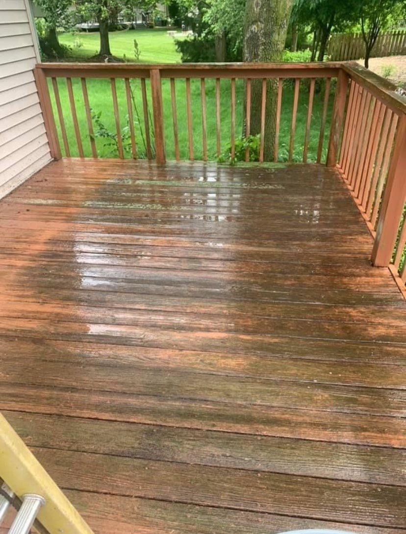 Before Cleaning The Deck — Springfield, IL — Midwest Power/Soft Washing