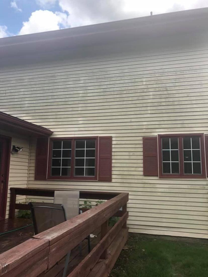 Before Cleaning The Siding — Springfield, IL — Midwest Power/Soft Washing