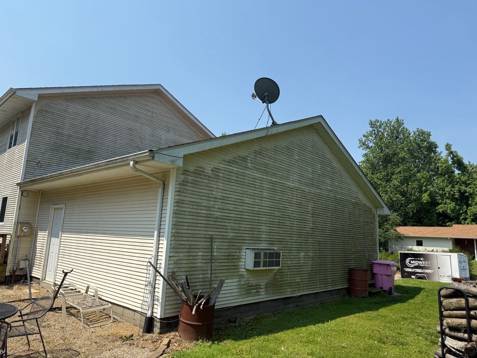 Before Cleaning the House Sidings — Springfield, IL — Midwest Power/Soft Washing