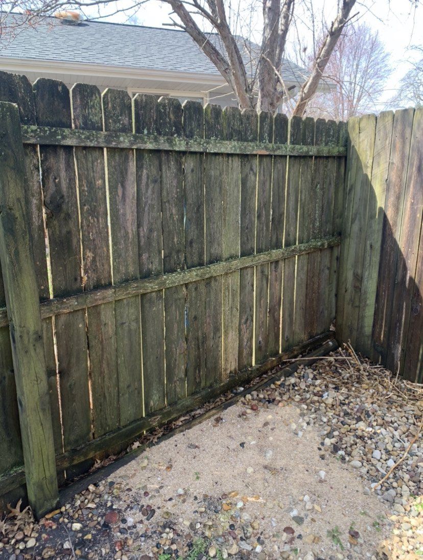 Before Washing the Dirty Fence — Springfield, IL — Midwest Power/Soft Washing