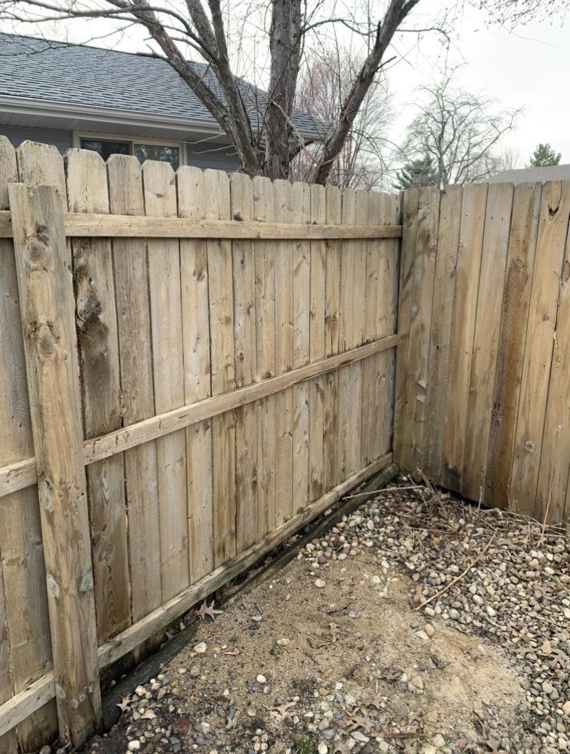 After Washing the Dirty Fence — Springfield, IL — Midwest Power/Soft Washing