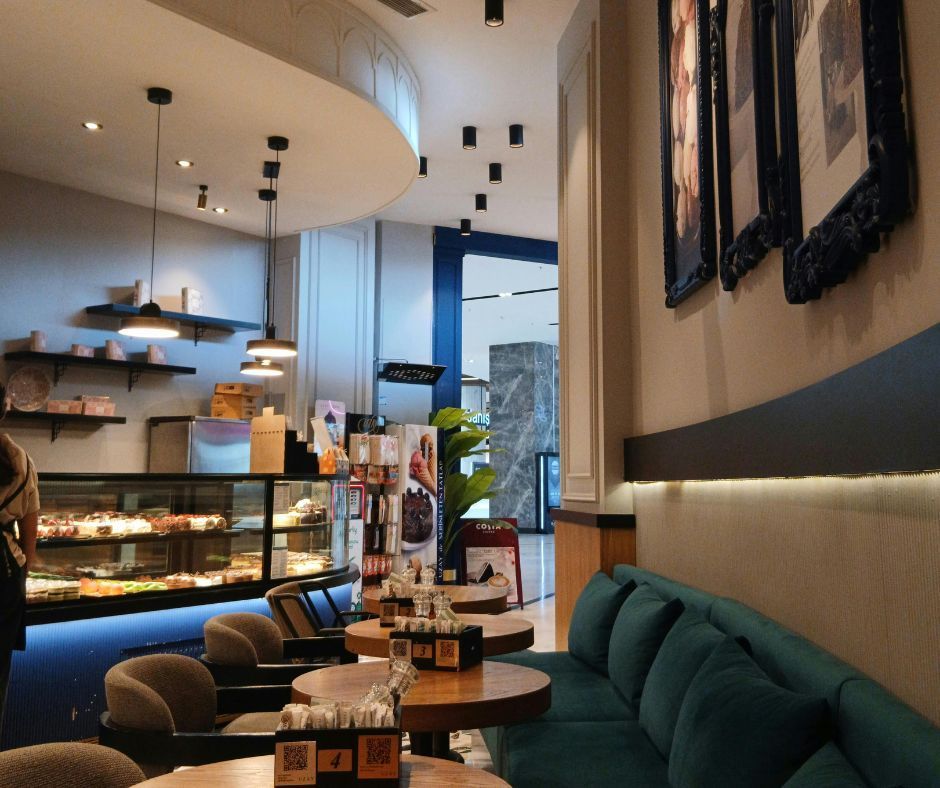 A cosy cafe nicely fitted out