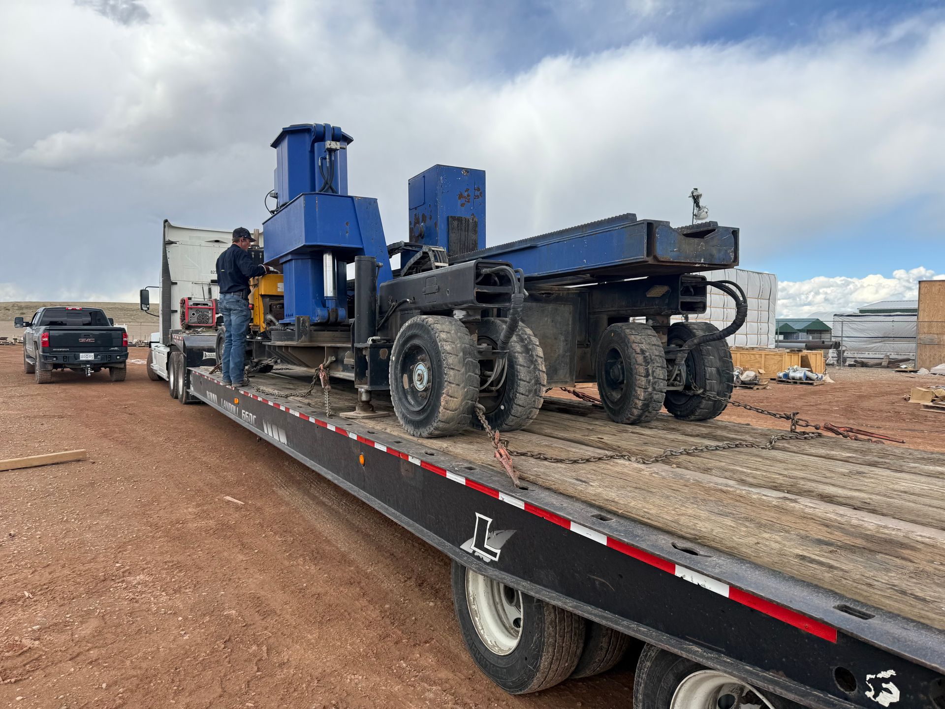 haul3d transporting equipment on flatbed trailer