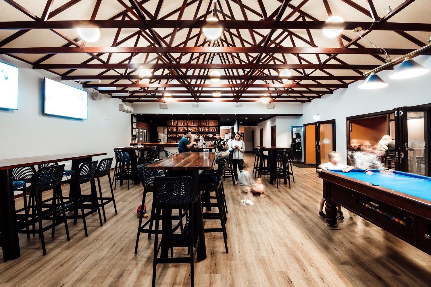 Sports bar Cervantes Bar and Bistro