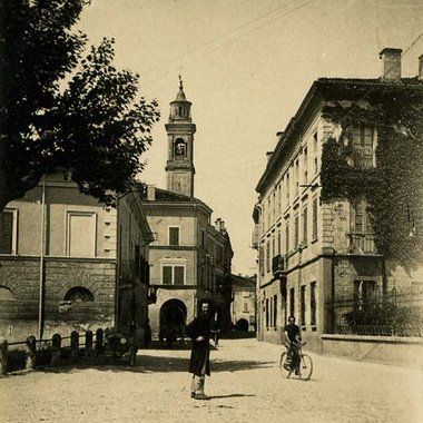 Foto storica di una piazza