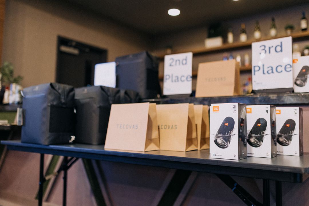 A table with a sign that says 3rd place on it