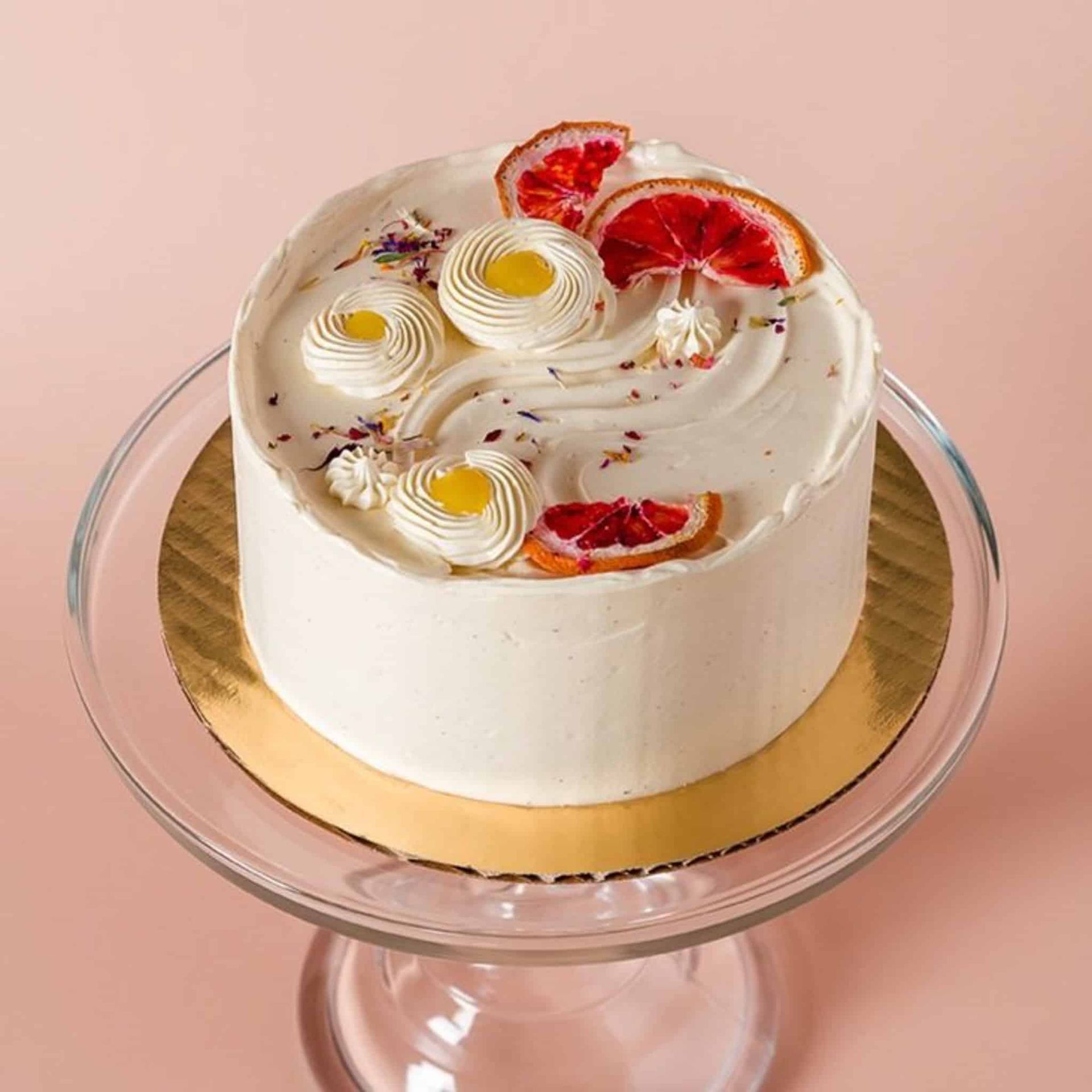 A man is kissing a woman who is holding a bouquet of flowers.