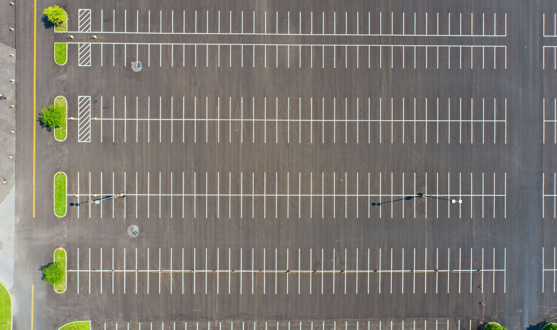 An aerial view of a warehouse with trucks parked in front of it.