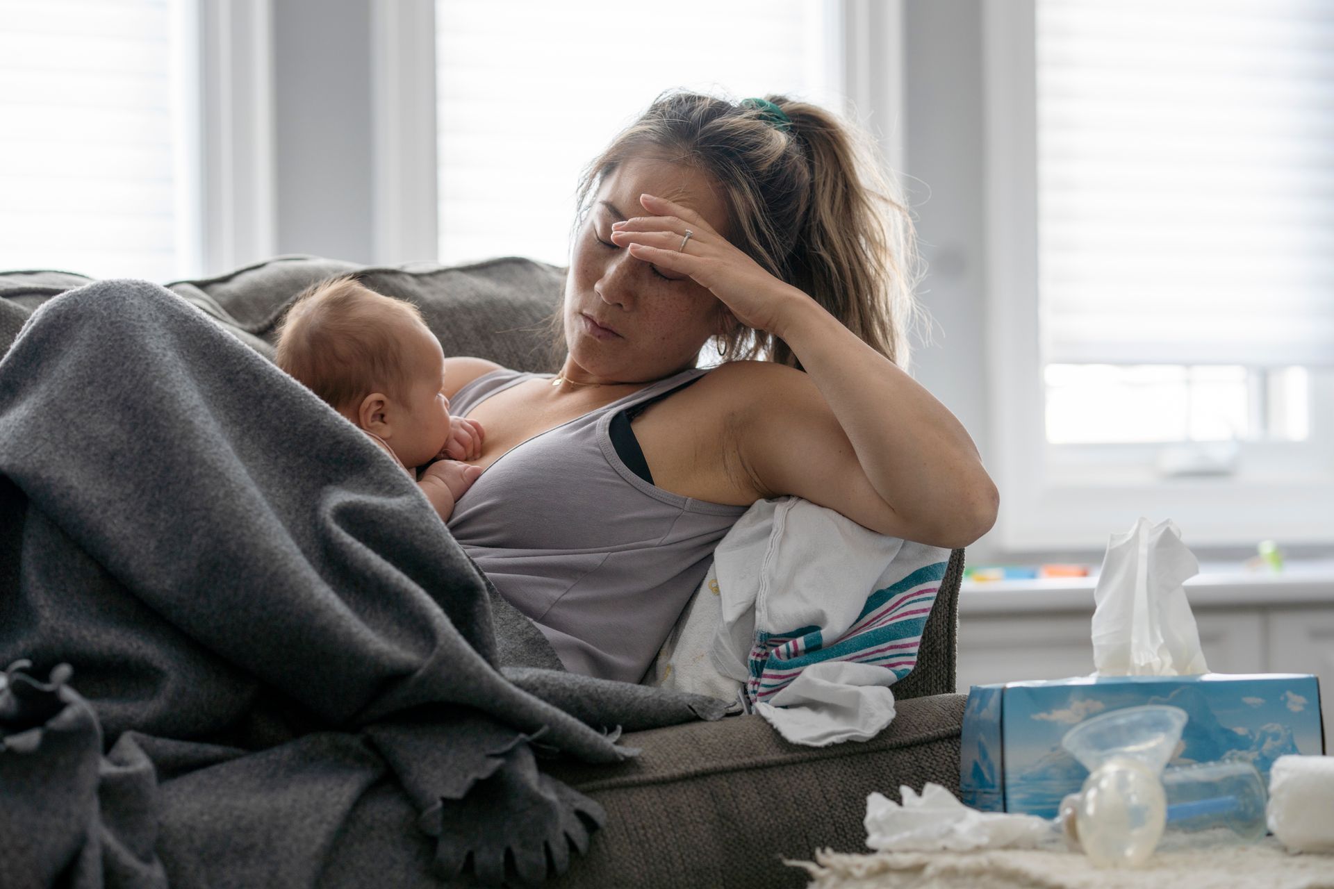 Donna con depressione post-partum