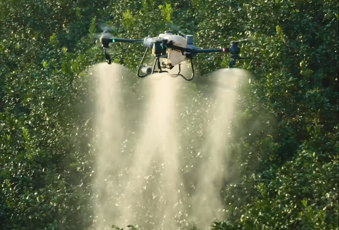 drons DJI Agras T50 - spraying system