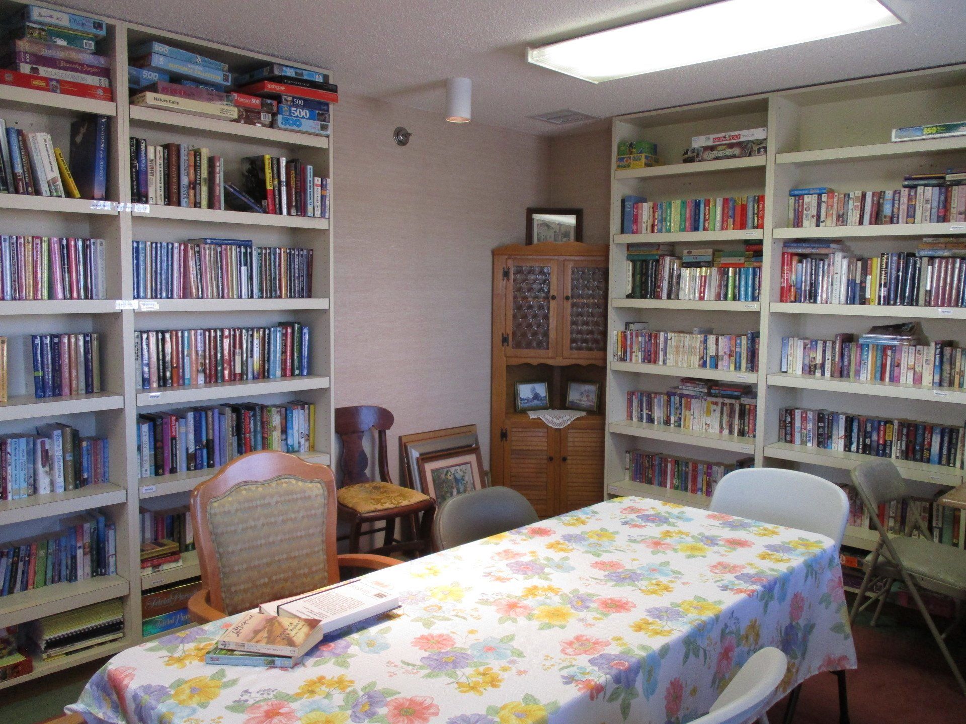 A table with a floral tablecloth in a library