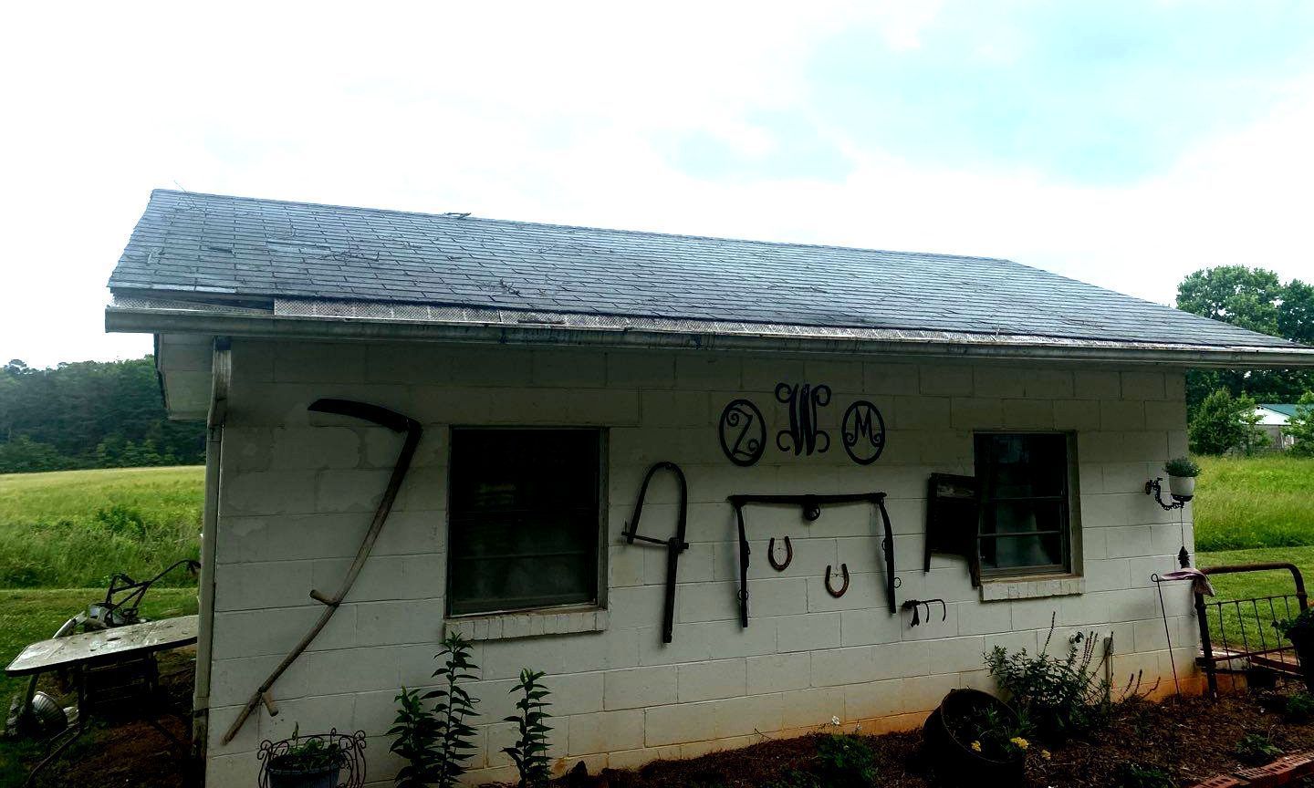 A small white house with graffiti on the side of it