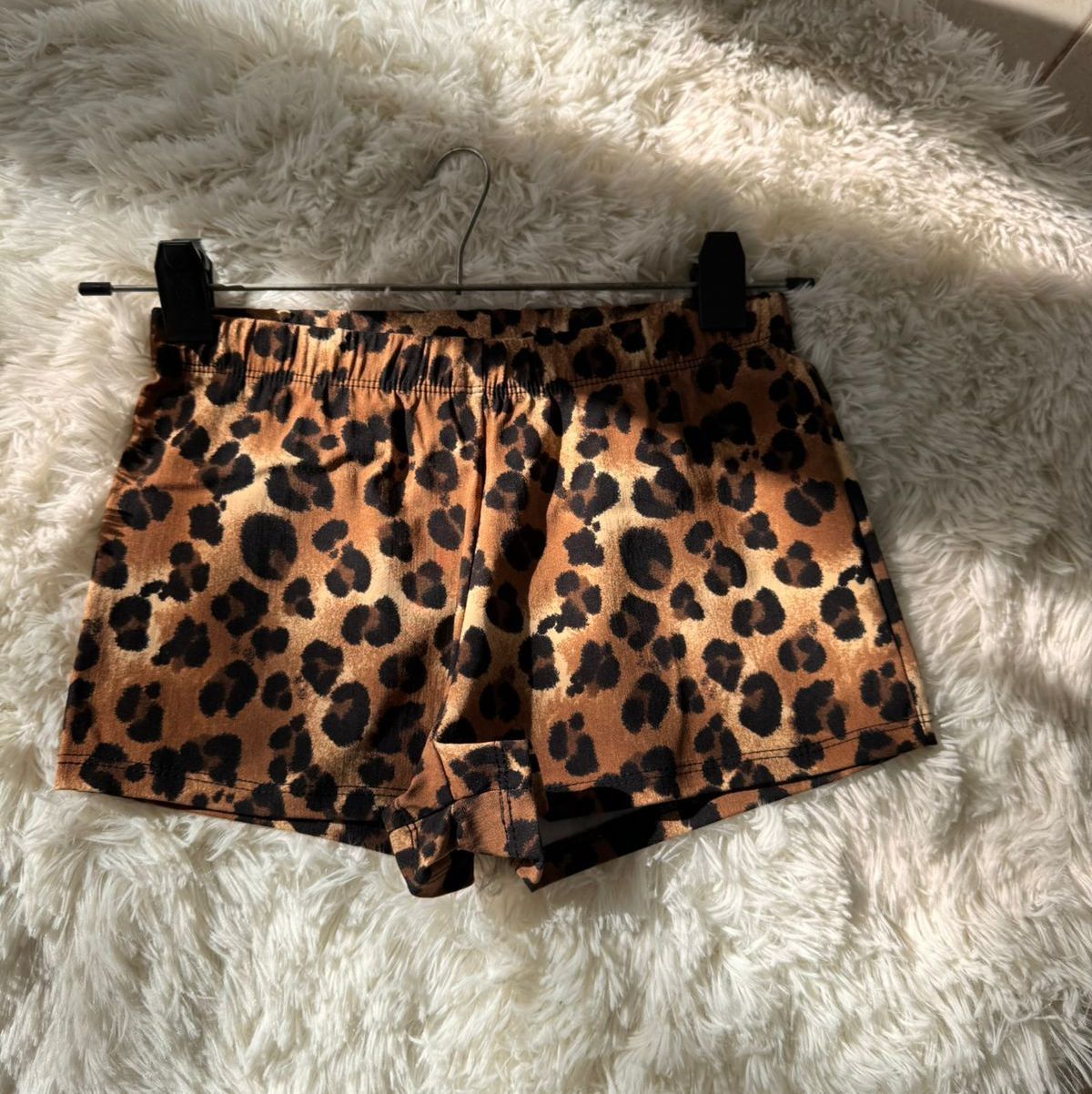 Pantalones cortos con estampado de leopardo