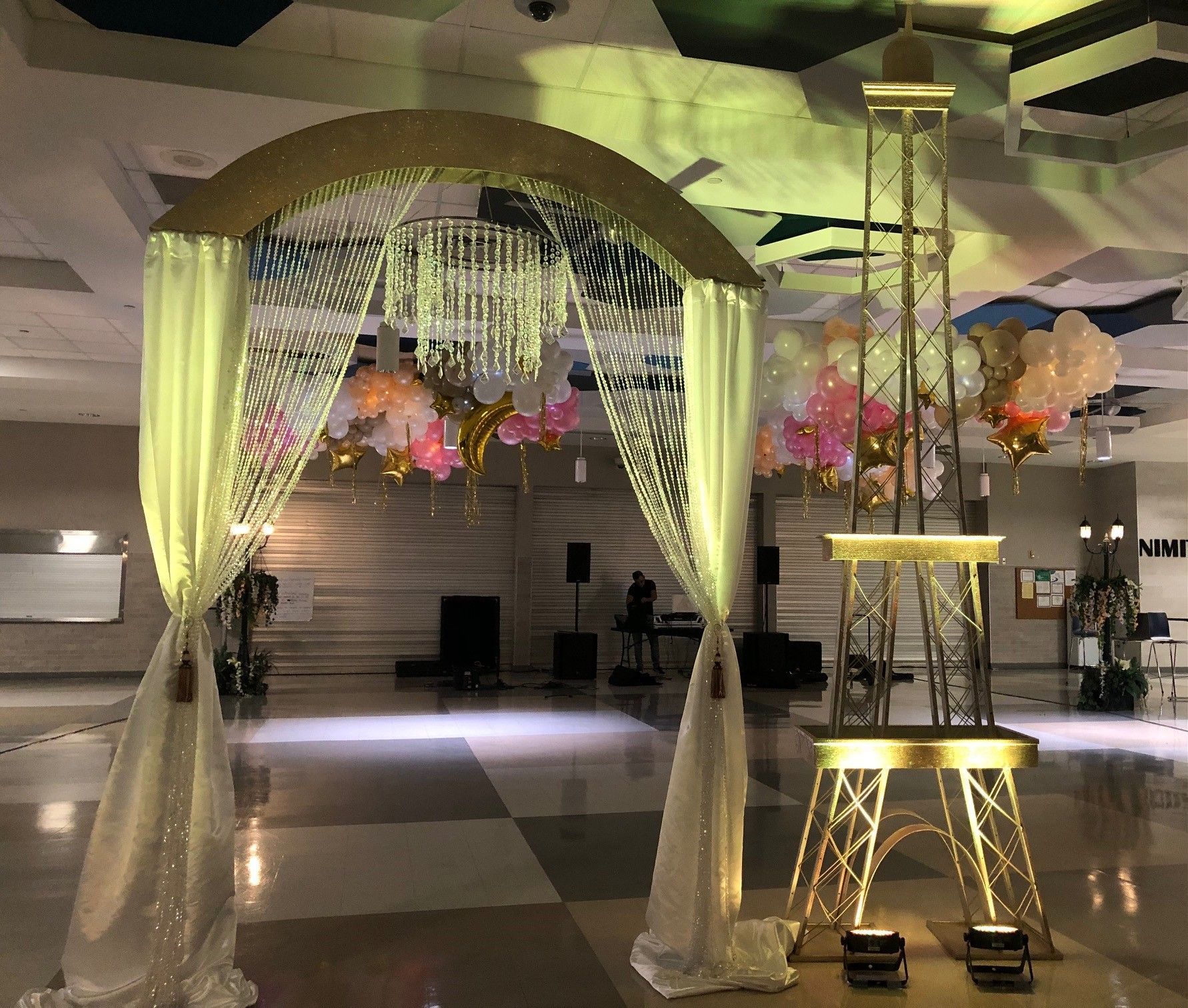 A room decorated with balloons and a eiffel tower