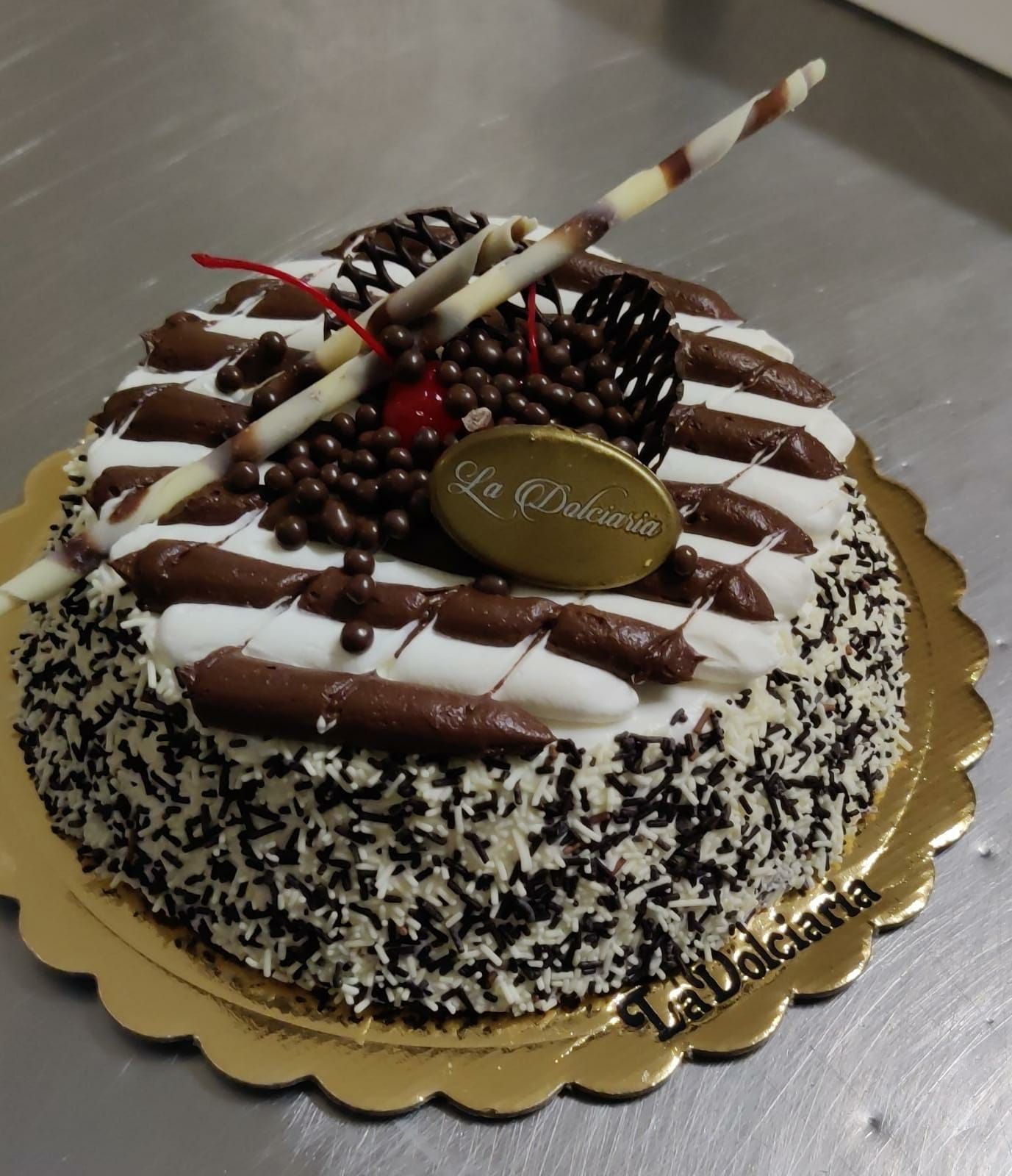 vetrina con torte artigianali