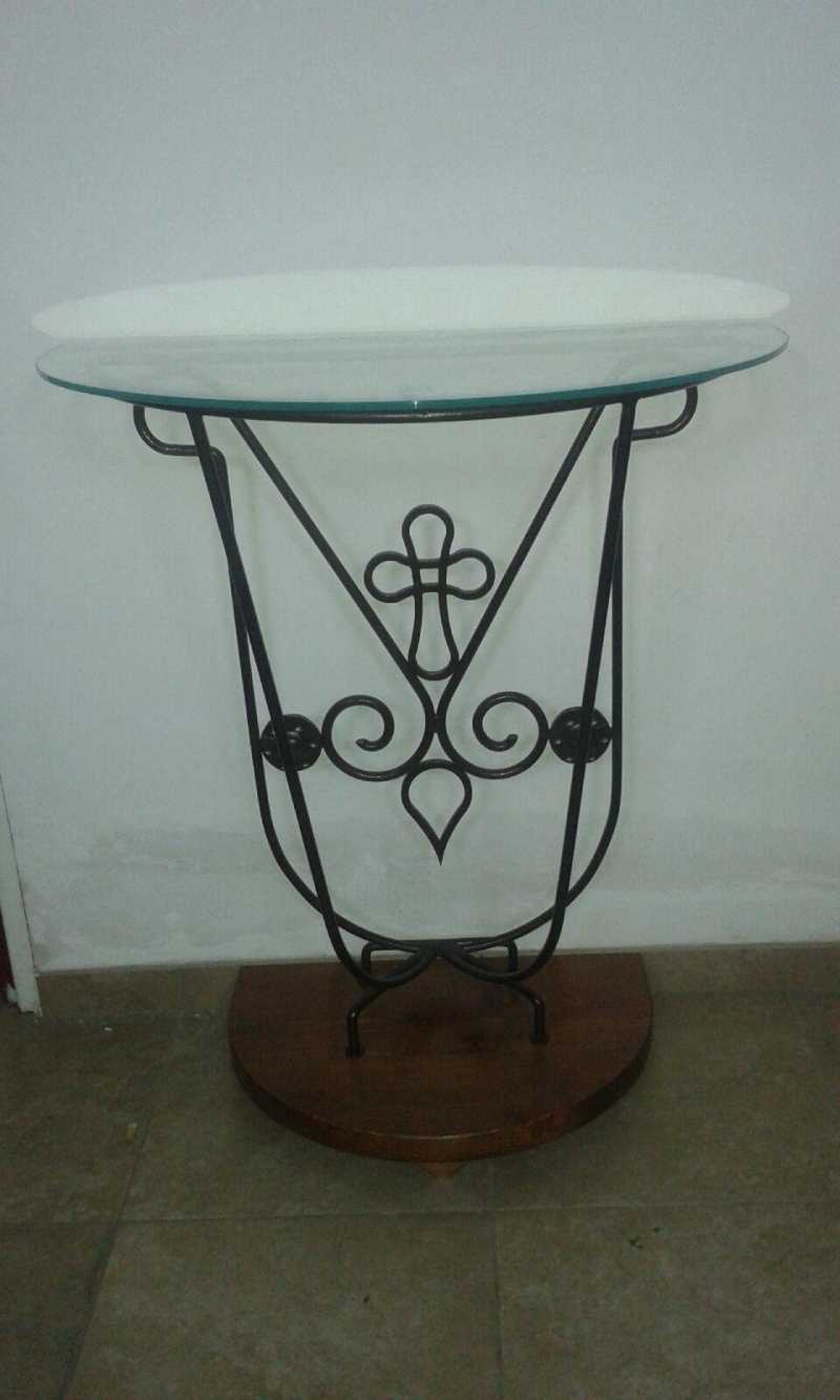 Tavolino con struttura in ferro